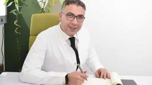 مستشفيات وأطباء